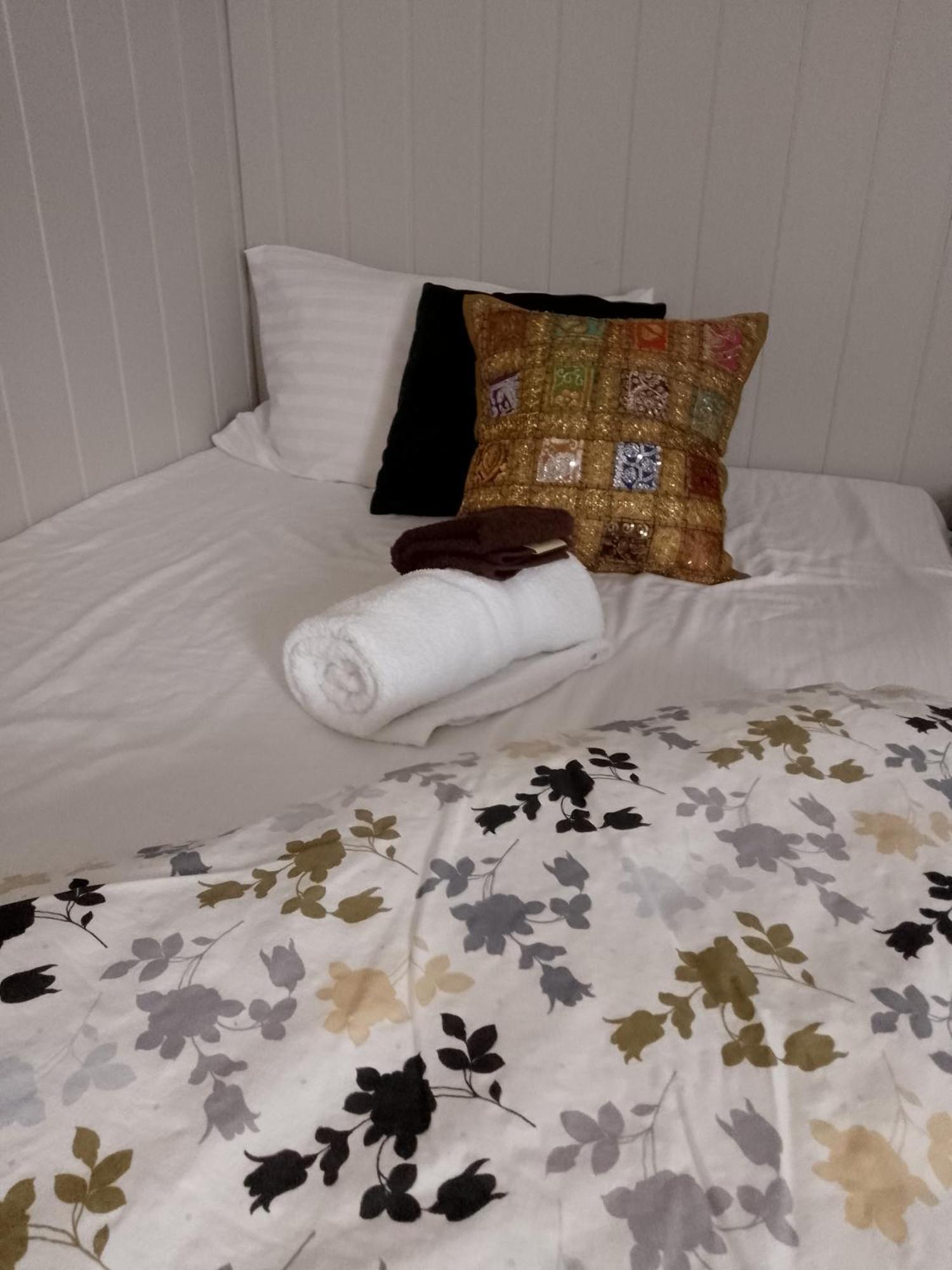 Bed and Breakfast Gate 1 Bnb, 177 House Nr, Maloy Zimmer foto